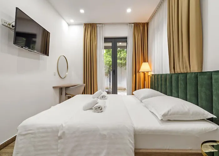 The Hotel National